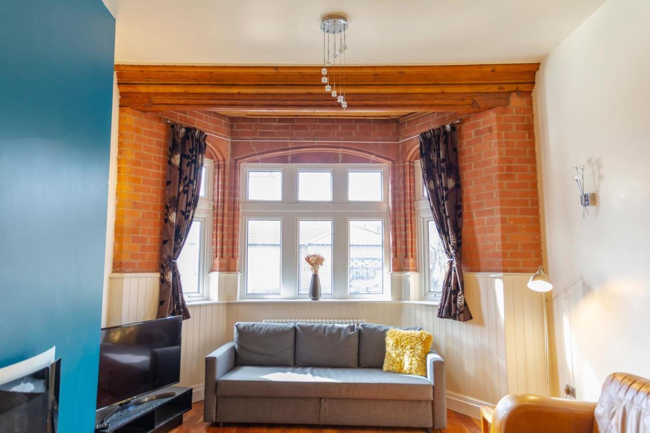 Apartment No 1 - The Old Red King Pub, Whitefield, 맨체스터 외부 사진